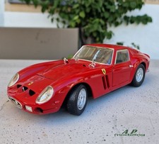 modellino auto scala 1/18